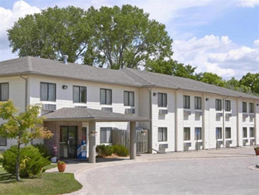 Super 8 By Wyndham Blair Exterior foto