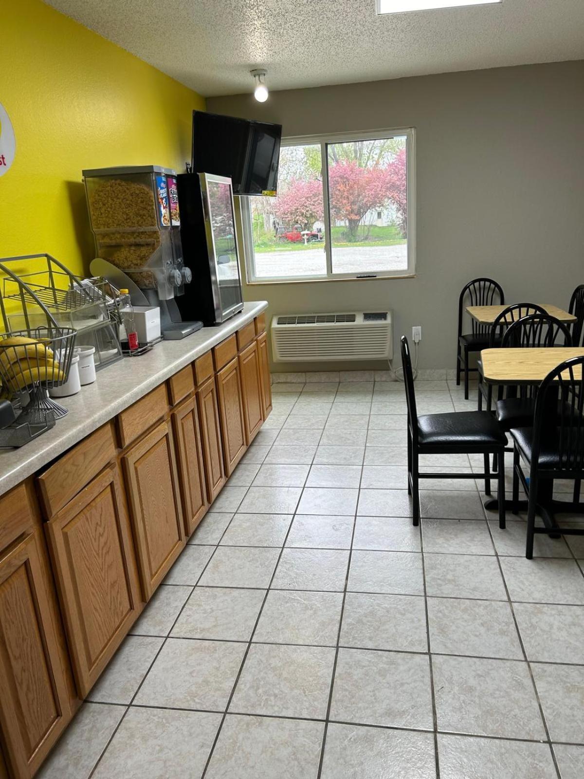 Super 8 By Wyndham Blair Exterior foto